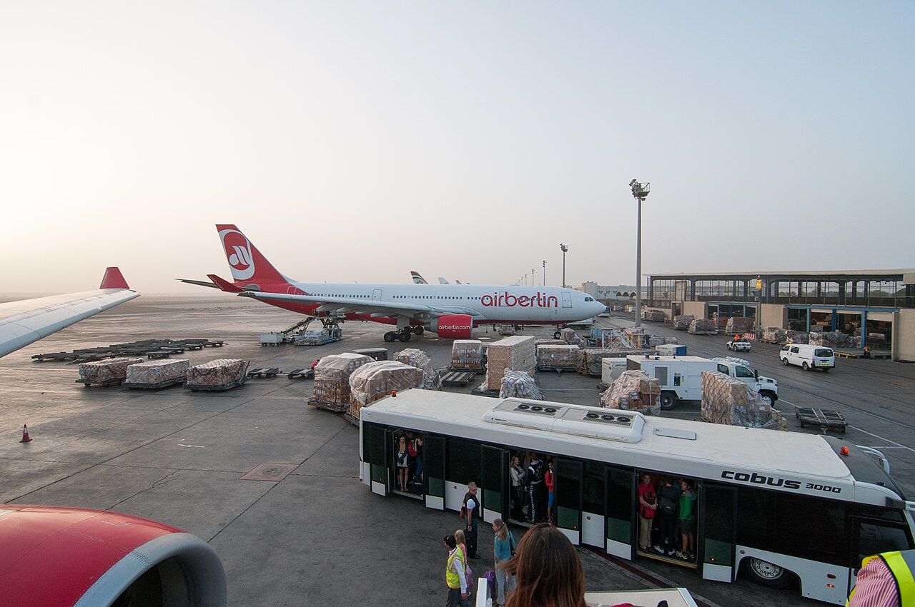 Getting Around Abu Dhabi by Bus, Taxi and Darb