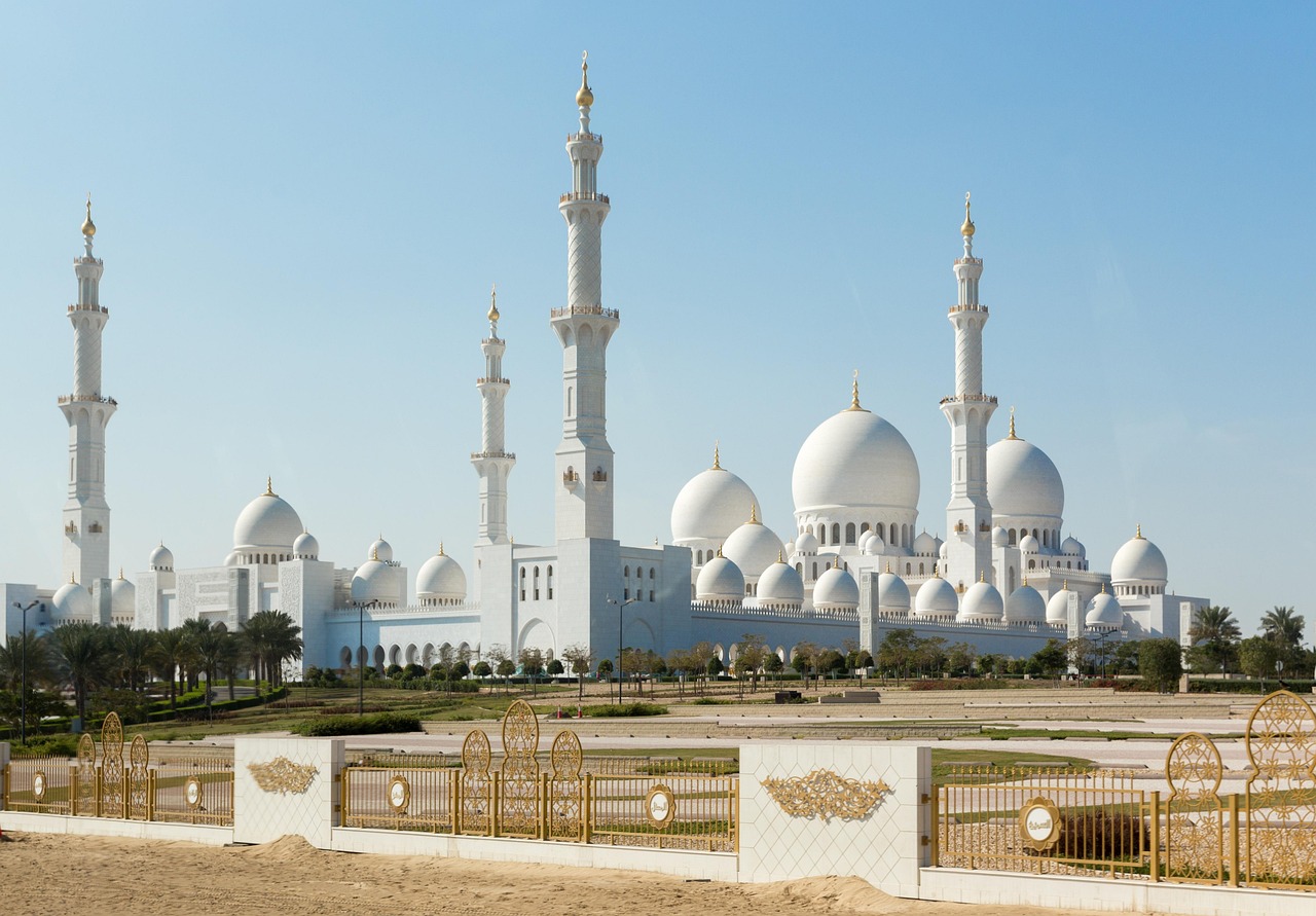 Abu Dhabi Offers Local Tours and Experiences Across Desert, City and Water