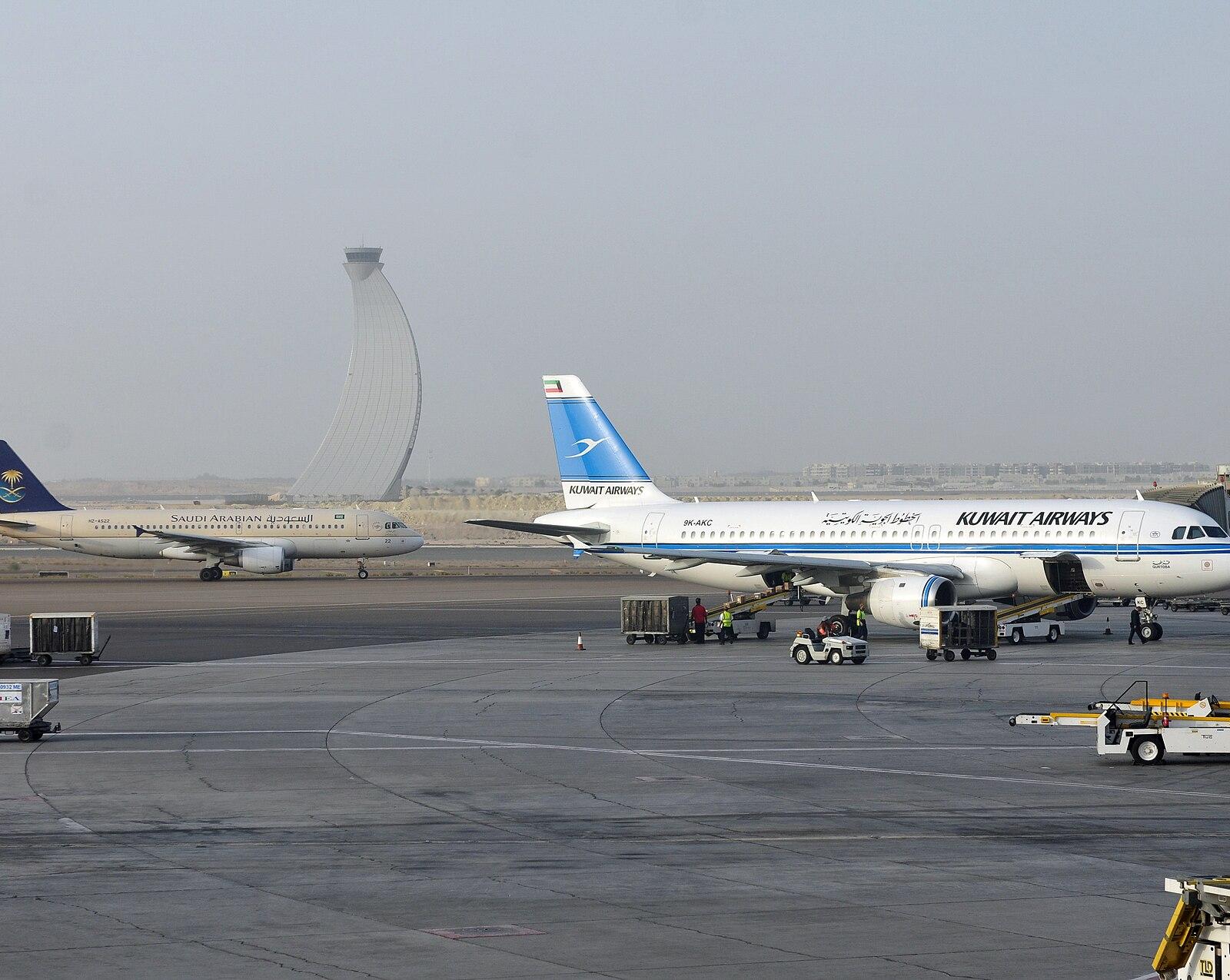 13 08 06 abu dhabi airport 34